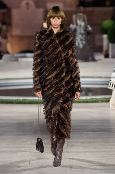 Look 27